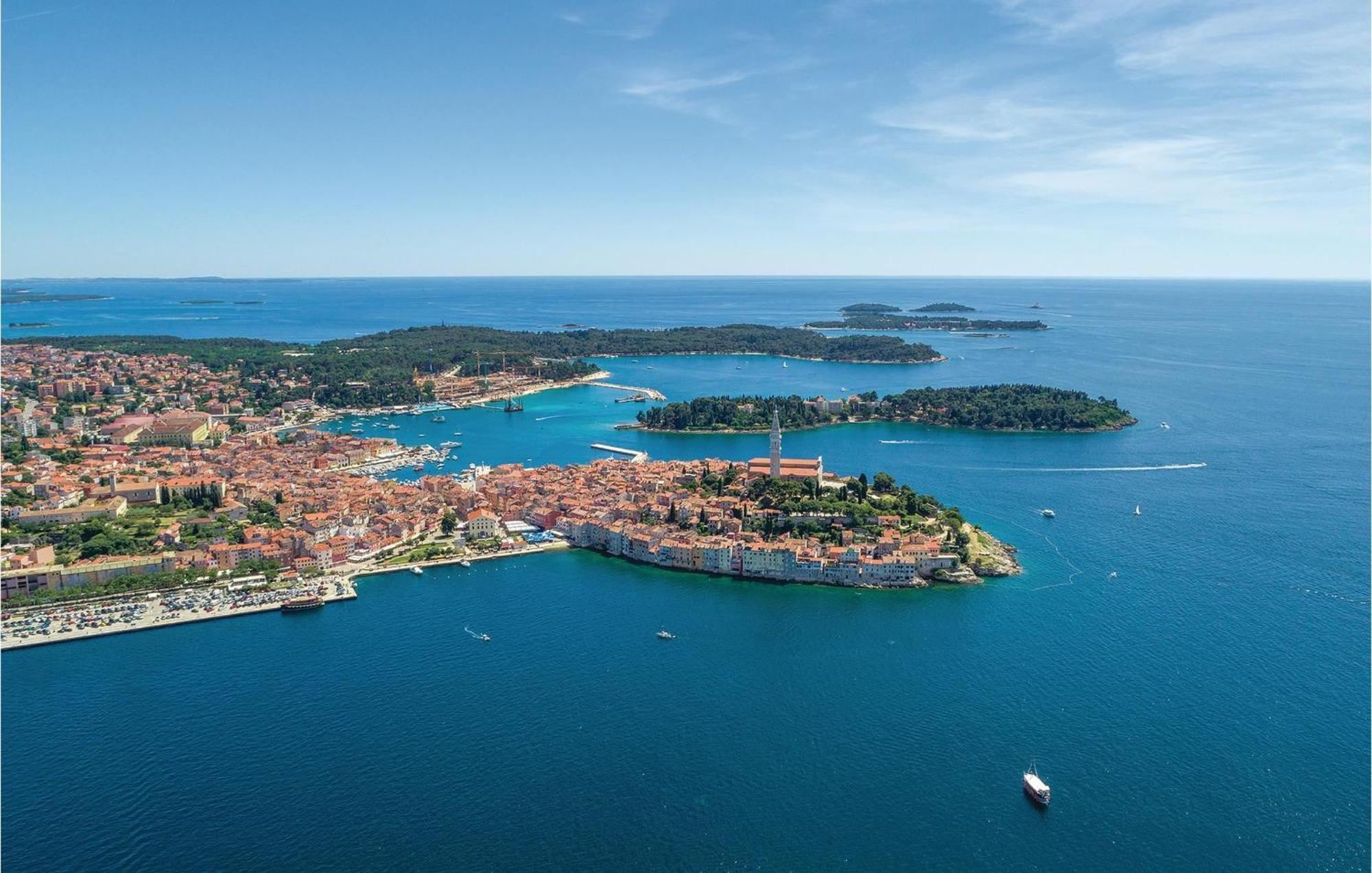 Lovely Apartment In Rovinj With Kitchen Eksteriør billede