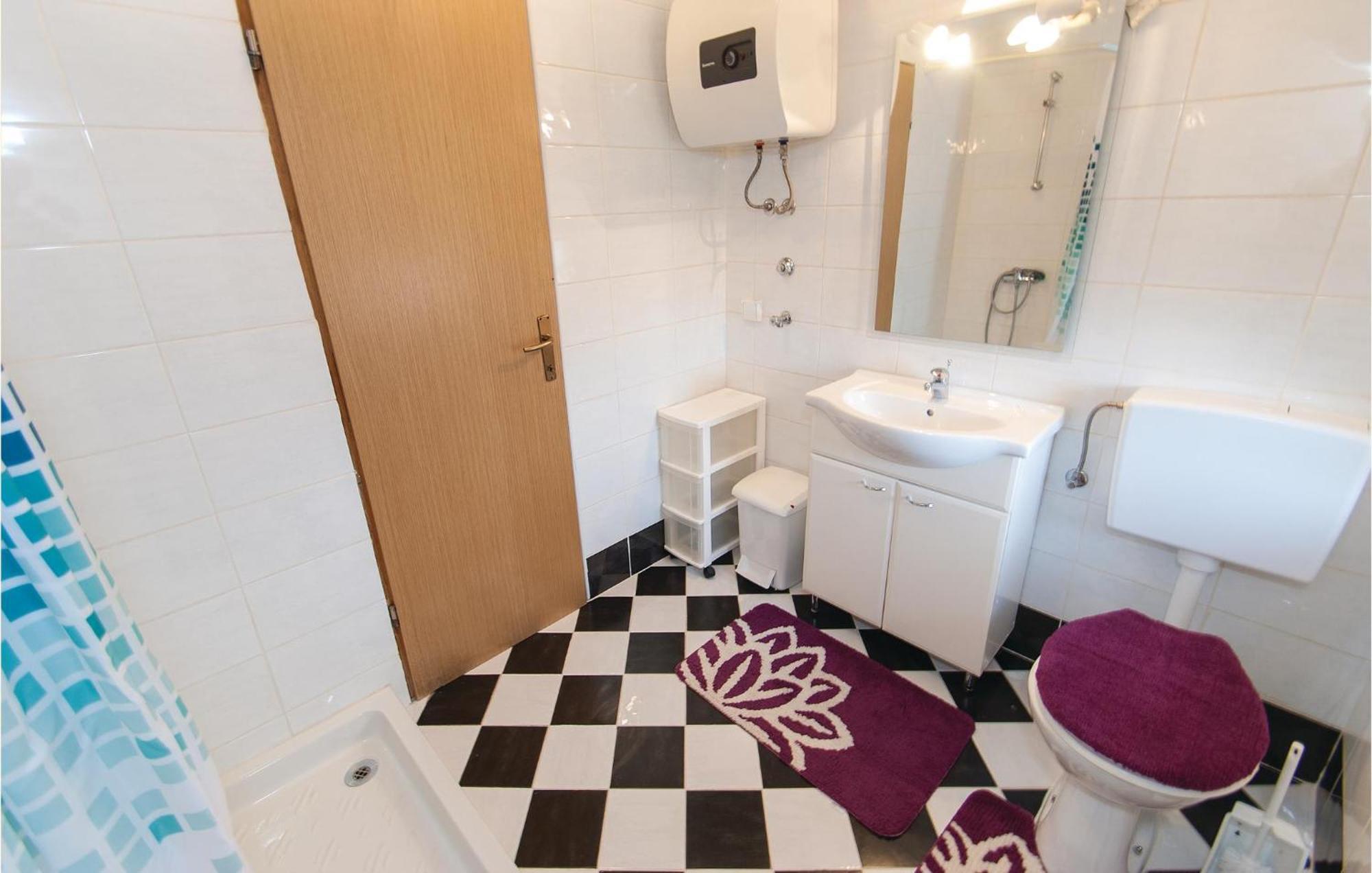 Lovely Apartment In Rovinj With Kitchen Eksteriør billede