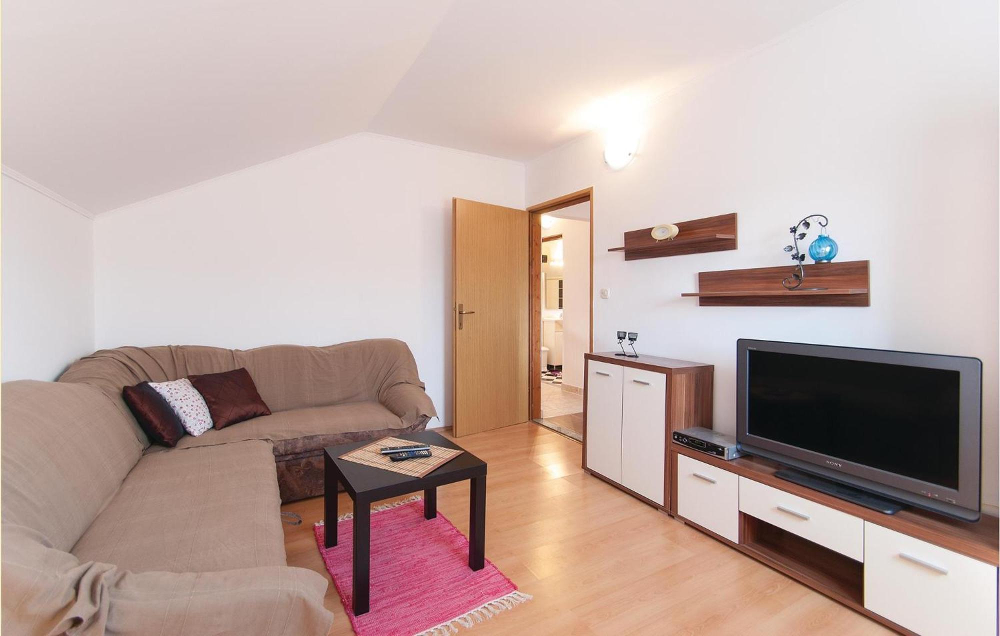 Lovely Apartment In Rovinj With Kitchen Eksteriør billede