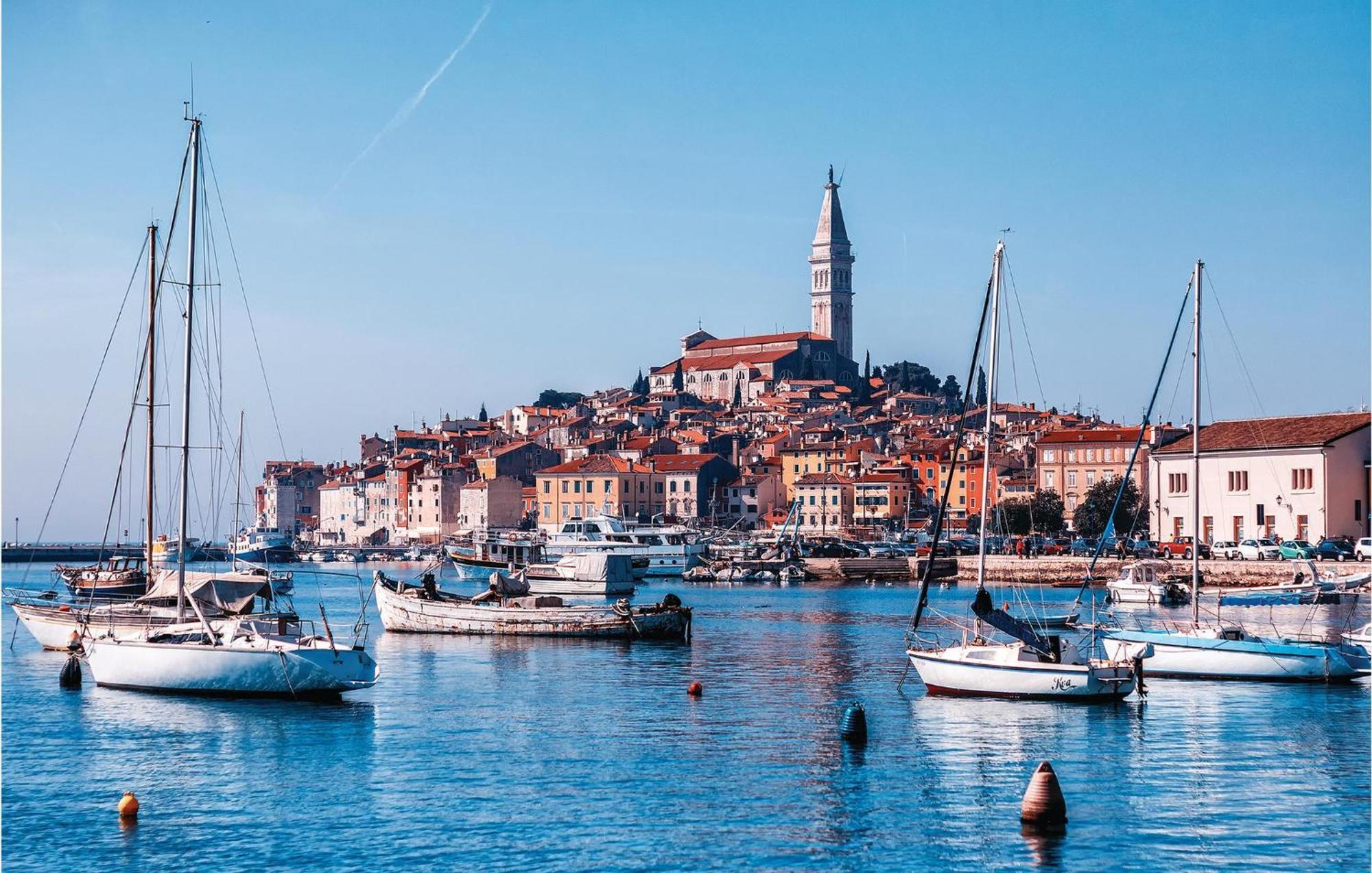 Lovely Apartment In Rovinj With Kitchen Eksteriør billede