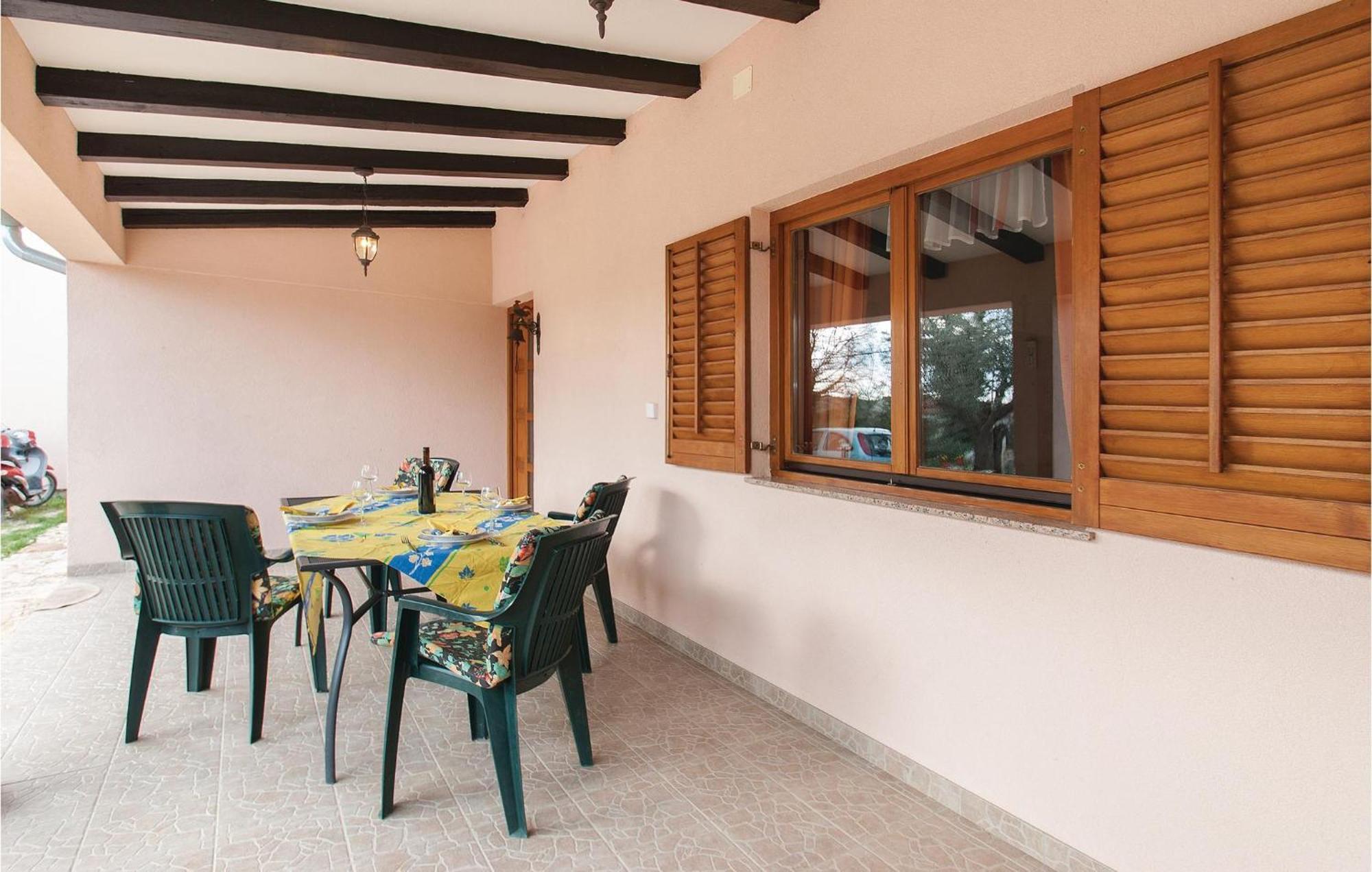 Lovely Apartment In Rovinj With Kitchen Eksteriør billede