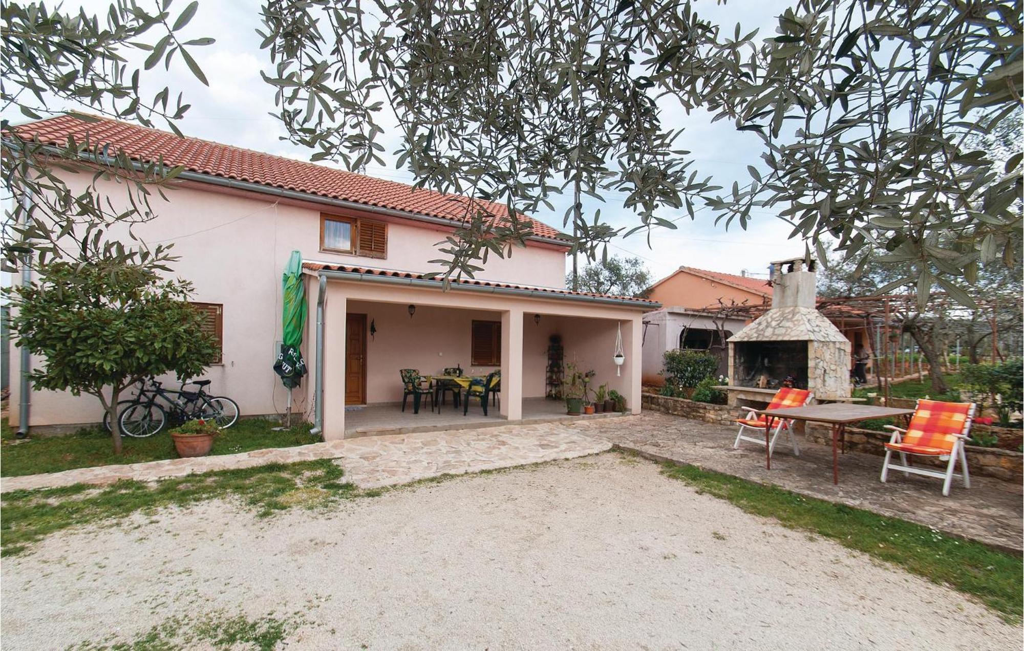 Lovely Apartment In Rovinj With Kitchen Eksteriør billede