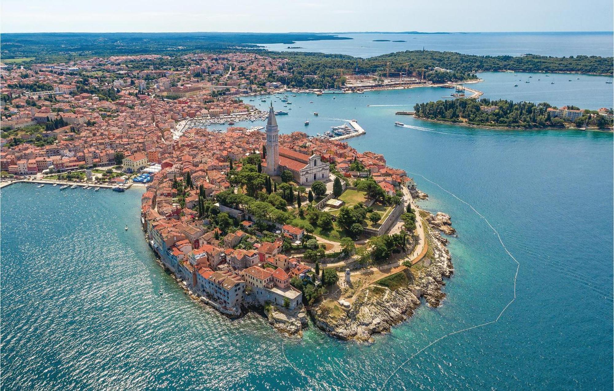 Lovely Apartment In Rovinj With Kitchen Eksteriør billede