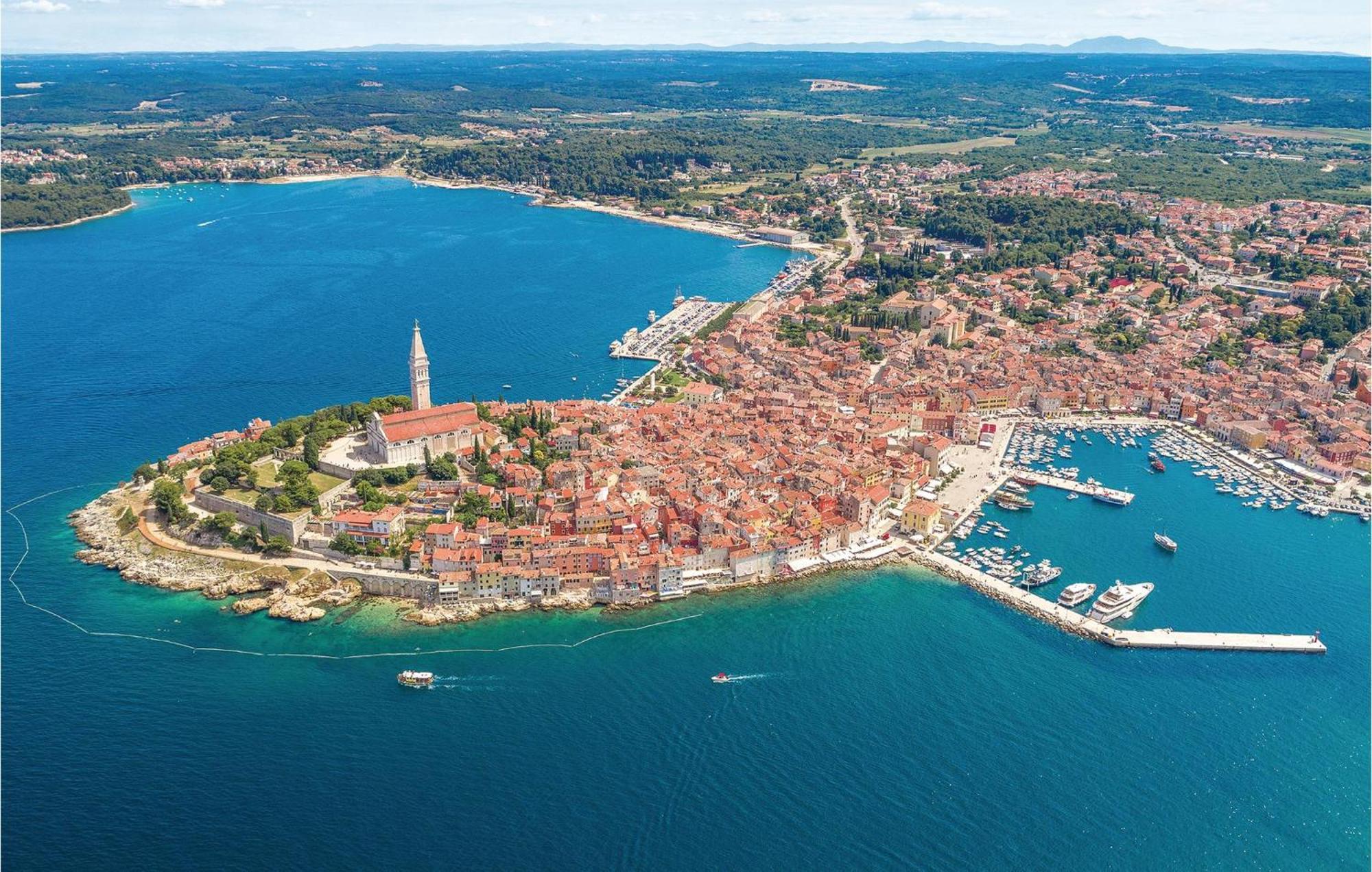 Lovely Apartment In Rovinj With Kitchen Eksteriør billede