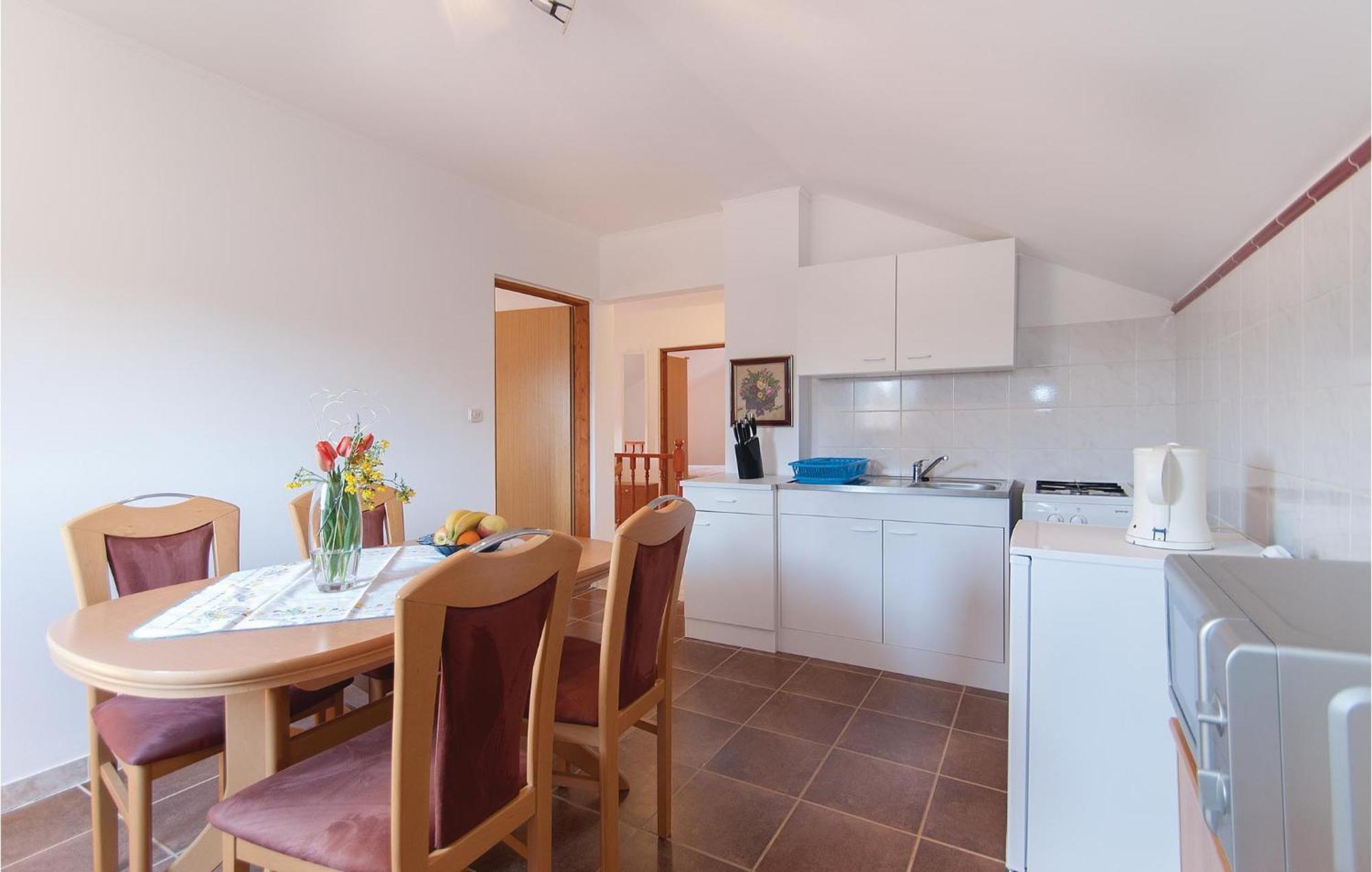 Lovely Apartment In Rovinj With Kitchen Eksteriør billede