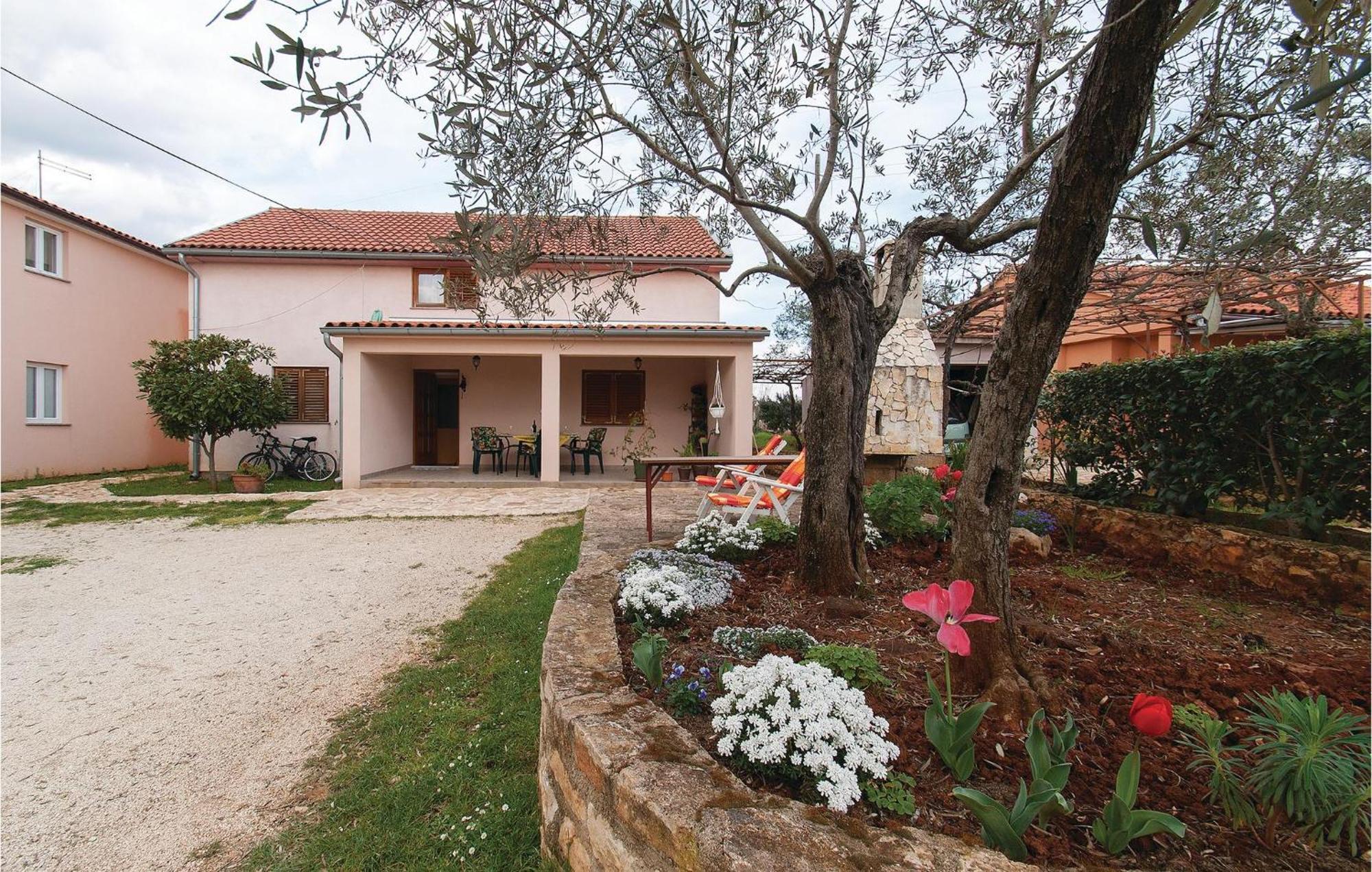 Lovely Apartment In Rovinj With Kitchen Eksteriør billede